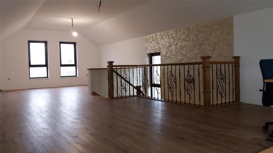 Casa cu teren si 6 parcari, in Feleacu