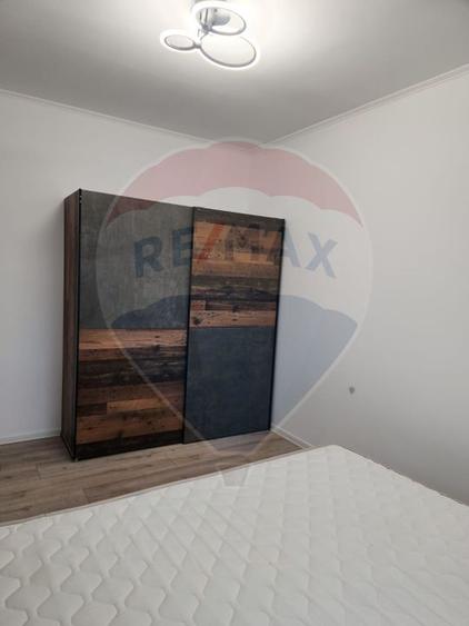Apartament 3 camere, etaj 2 – De închiriat