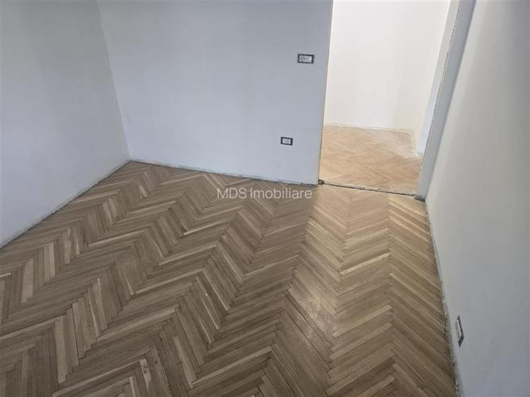 Decomandat cu 2 bai la etajul 2  renovat - 21
