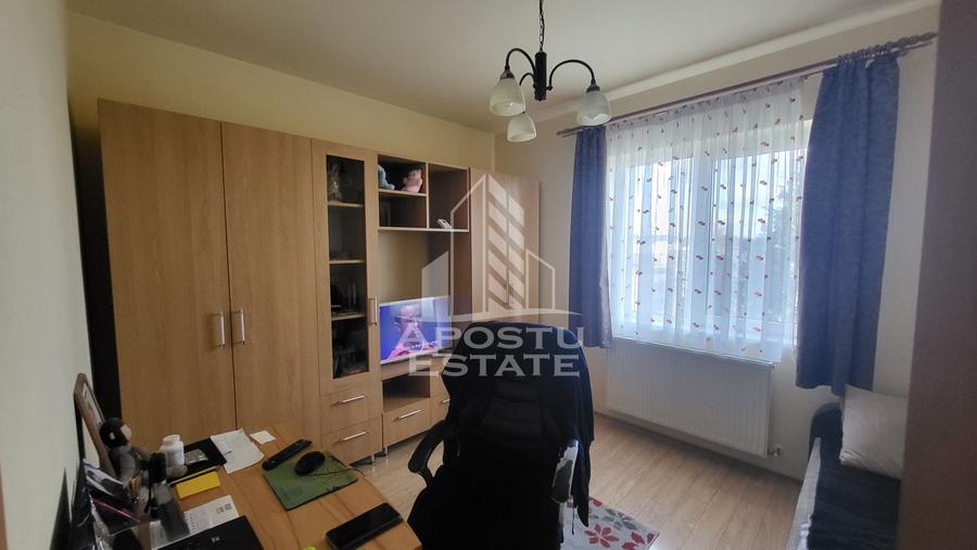 Casa individuala cu 7 camere si garaj,Dumbravita