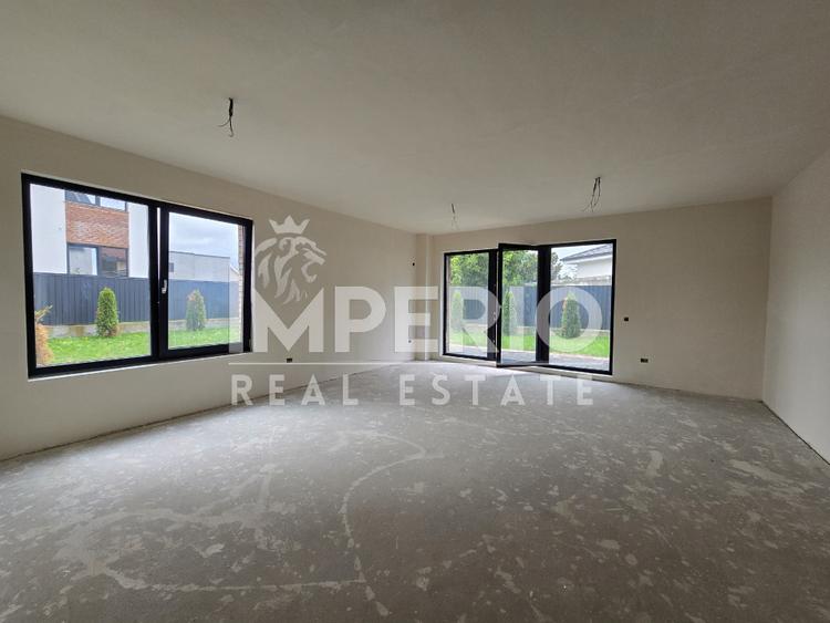 Duplex elegant cu 5 camere si 3 parcari!