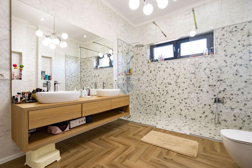Casă / Vilă cu 5 camere de vânzare în zona Dealuri Oradea