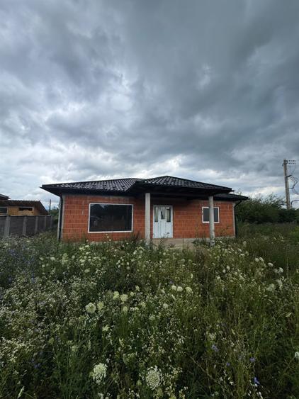 Casă la roșu, 132 mp utili, 5,6 ari, zonă Săcălășeni