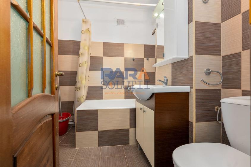 Apartament cu 3 camere, două băi, 77 mp