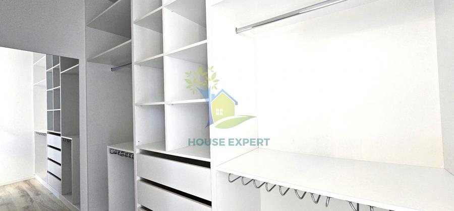 Apartament deosebit, curte 60 mp, terasa 15 mp, loc de parcare, Laguna Residence