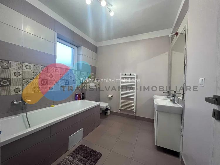 Casă individuală 181 mp utili + 563 mp teren, garaj, Str. Oașului