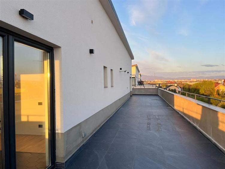 EXCLUSIVITATE!!! Penthouse exclusivist cu 5 camere si terasa