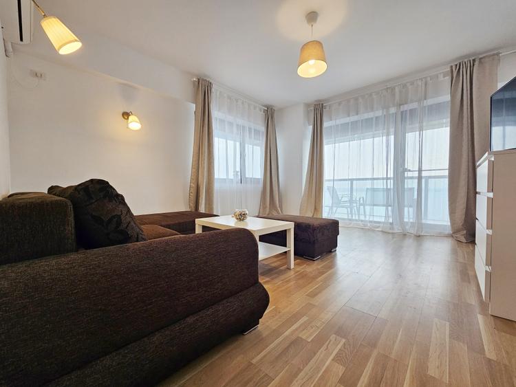 Apartament mare recompartimentat in doua spatii locative