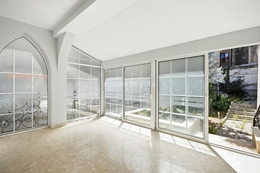Vila cu arhitectura deosebita, adiacent Bd-ului  Lascar Catargiu, refacuta - 11