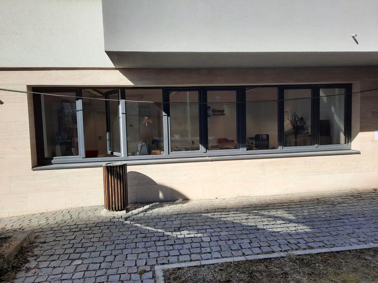 Spatiu birouri luminos, modern, cladire noua, parcare