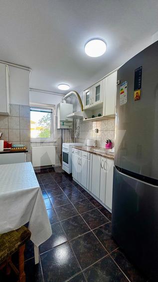 Apartament de închiriat 3 camere în Valea Aurie