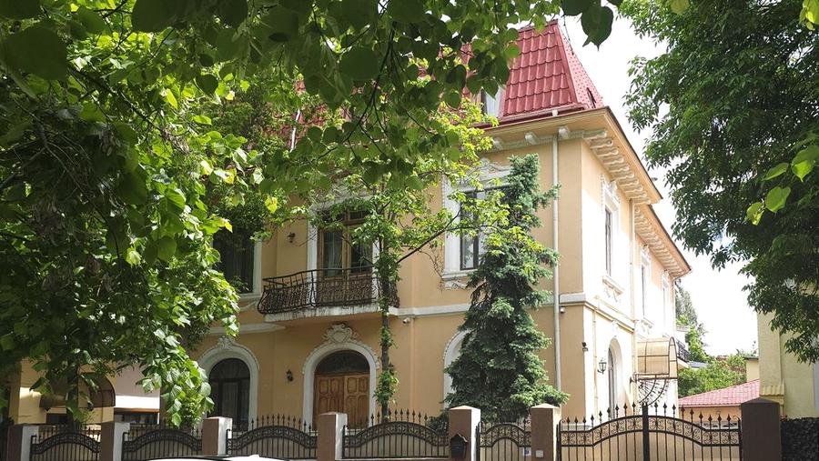 Casa impresionanta de vanzare Cotroceni, teren 680 mp, renovata, garaj dublu
