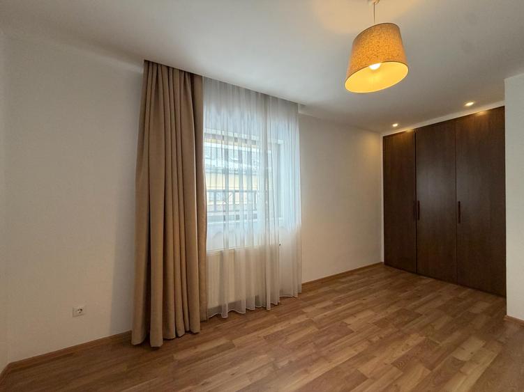 Vila 7 camere Pipera-Iancu Nicolae | 300 mp | Curte | Garaj
