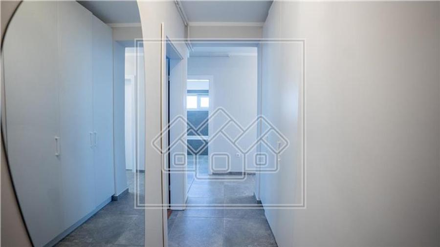 Penthouse mobilat complet, intabulat, 3 camere, aer conditionat
