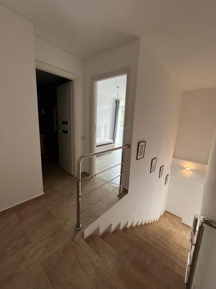 Apartament 3 camere Jolie Ville 160 mp,curte proprie 140 mp.