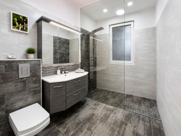 Apartament 2 camere decomandat cu curte privata 82 mp/ parter/ 5 min metrou