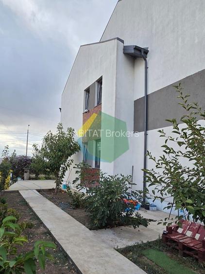 Casă tip duplex P+1+M, cu mansardă de 50 mp și curte generoasă