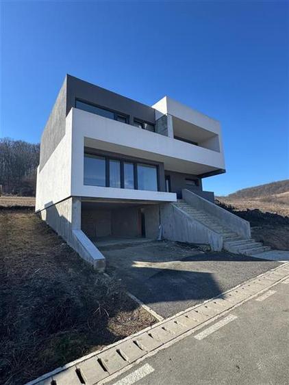 Casa Individuala Subsol+Parter+Etaj situata in Chinteni!