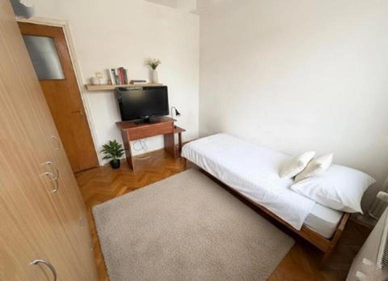 Apartament 3 Camere,Piata Trapezului,et.2/4,Amenajat,loc parcare,Liber