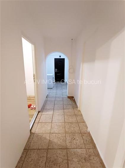 Apartament 2 camere ultracentral in Moldova Noua - 10