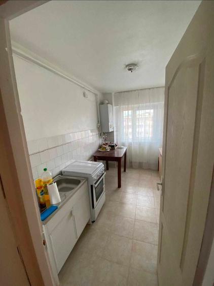 Vand apartament 2 camere decomandat zona Centrul Civic