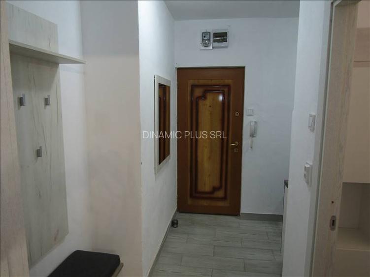 Apartament de închiriat – Zona Cedonia, etaj 1/4 - 8