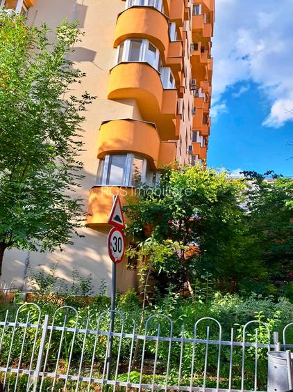 Închiriez apartament 3 camere, renovat, loc de parcare - Nerva Traian - 16