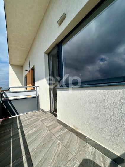 Apartament 2 camere de vânzare – Tractorul, loc parcare 122000 Euro.