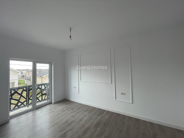 Duplex despartit prin camera tehnica | 5 camere 3 bai | Ghiroda | Asfalt
