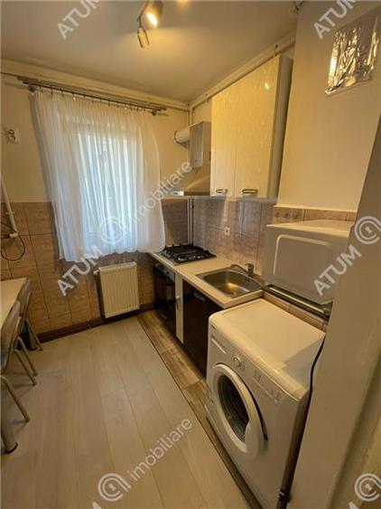 Apartament 3 camere decomandate si balcon inchis zona Strand Sibiu