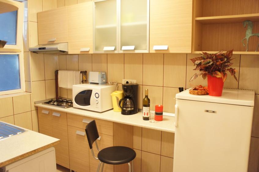 Apartament 2 camere Calea Victoriei, langa Ateneu, mobilat modern, bloc solid