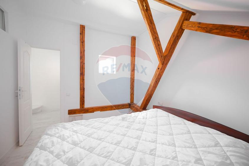 Apartament cu 3 camere de vânzare în zona Ultracentral