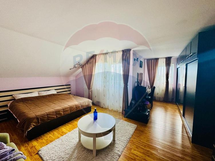 Casă / Vilă cu 5 camere de vânzare