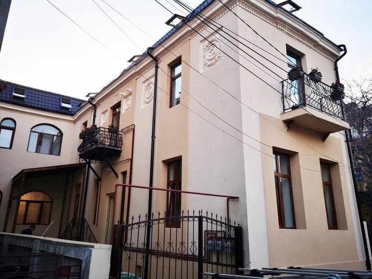 Vanzare apartament cu 4 camere in vila renovata Ultracentral Mitropolie