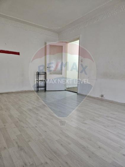 Apartament cu 2 camere decomandat de vanzare, etaj 1, zona Milcov - 3