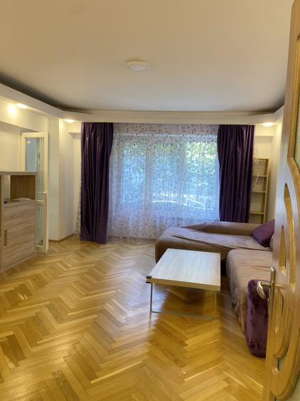 Apartament 3 camere adiacent Decebal, decomandat, 2 bai, loc de parcare