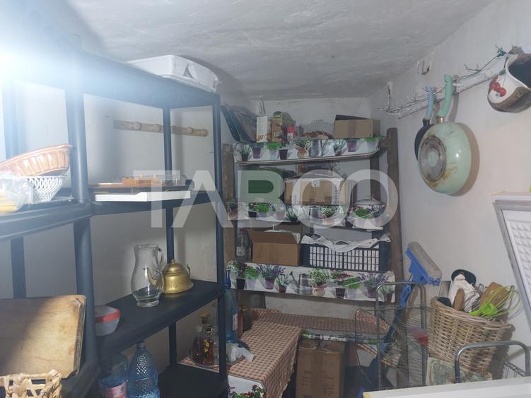 Casa 45 mp 1 dormitor bucatarie baie hol loc parcare in curte Sadu