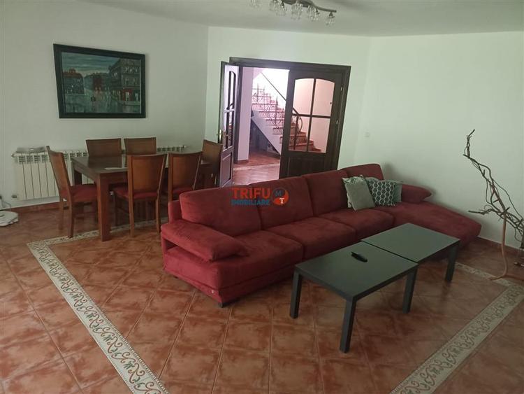Casa de vanzare 5 camere 560 mp teren Cetate !