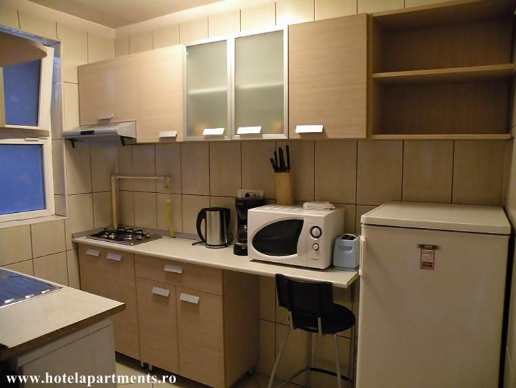 Piata Revolutiei, 2 camere, etaj 7, mobilat complet, bloc solid termoizolat
