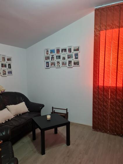 Casa, P+1+M, la 5 minute de Metrou Apărătorii Patriei.