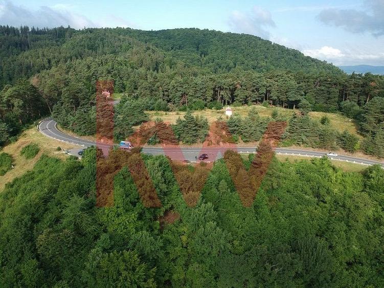 Teren cu priveliste superba si deschidere la drumul de Poiana Brasov