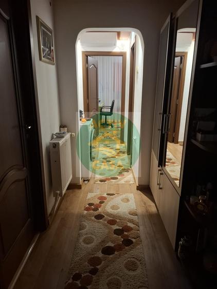 Apartament 3 camere, etaj intermediar, mobilat