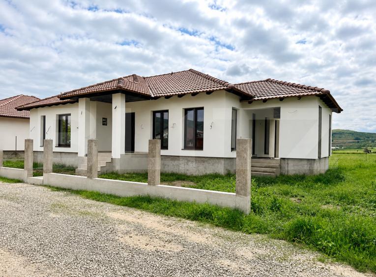 Casa individuala 4 camere, 105 mp utili, 500 mp teren,zona Sard