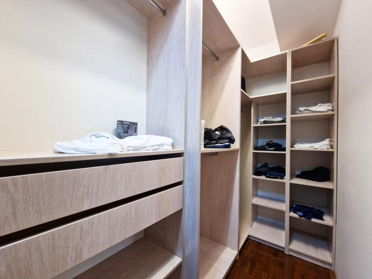 De închiriat Apartament de 3 Camere, Vedere la Mare, în Centru, 180mp utili.