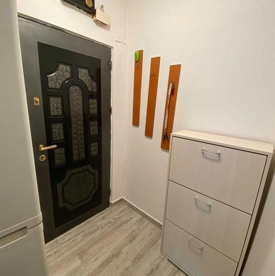 Zona Grivitei, apartament liber la vanzare