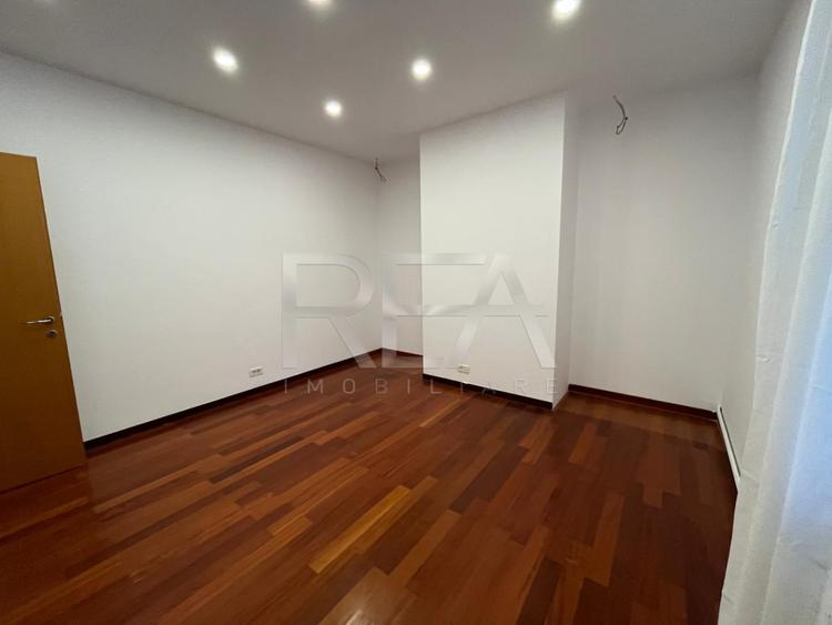 Apartament 4 camere  Resedinta