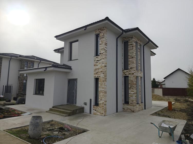 FARA COMISIOANE  in COMPLEXUL Rudem Gulia casa P+1 pod 2 placi 3 bai LA CHEIE
