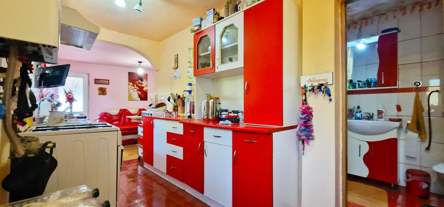 OPORTUNITATE DE INVESTIT! Casa + 2 garsoniere la doar 80mp de plaja, Faleza Nord