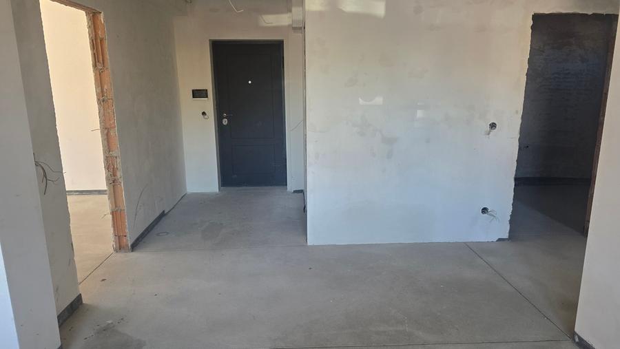 Vand apartament 3 camere decomandat in Deva, zona 22 Decembrie, parter, bloc nou