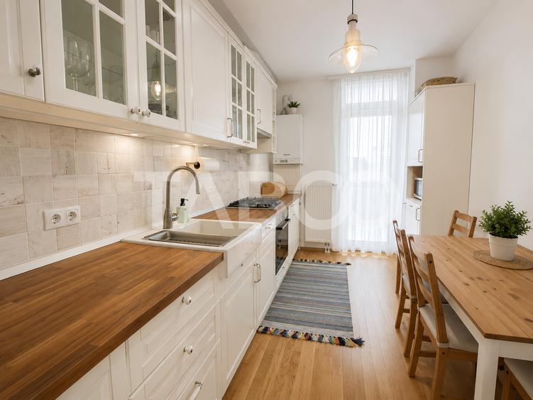 Apartament de vanzare 4 camere balcon boxa lift bloc nou zona Centrala